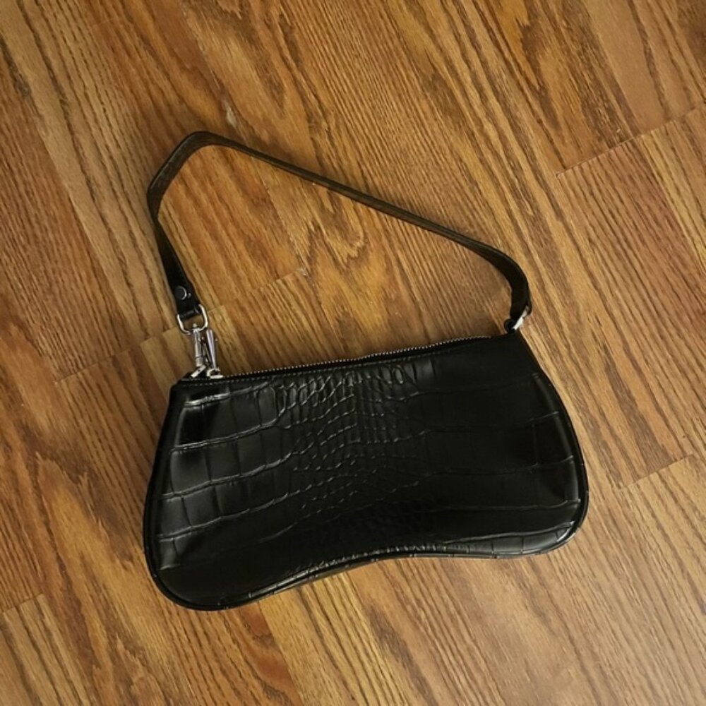 Elegant Black Crocodile-Embossed Women's Bag